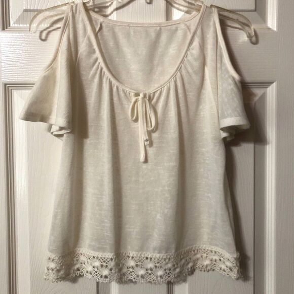 Blouse Size Small Cream Cold Shoulder and Lace Bottom Design - Picture 1 of 7